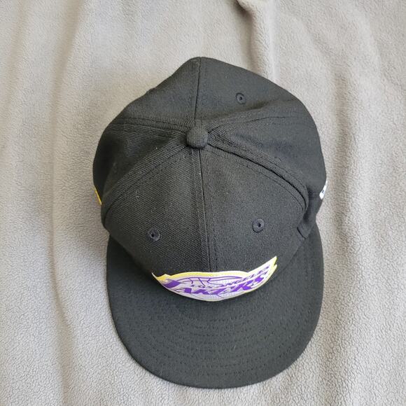 LOS ANGELES LAKERS Hat Cap Black Fitted Embossed Logo New Era Purple Yellow NBA - Picture 6 of 10